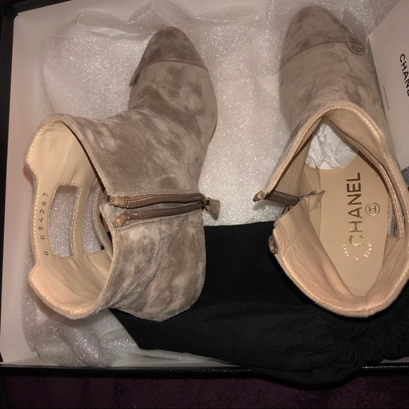 Shoes - Picture 4 of 5